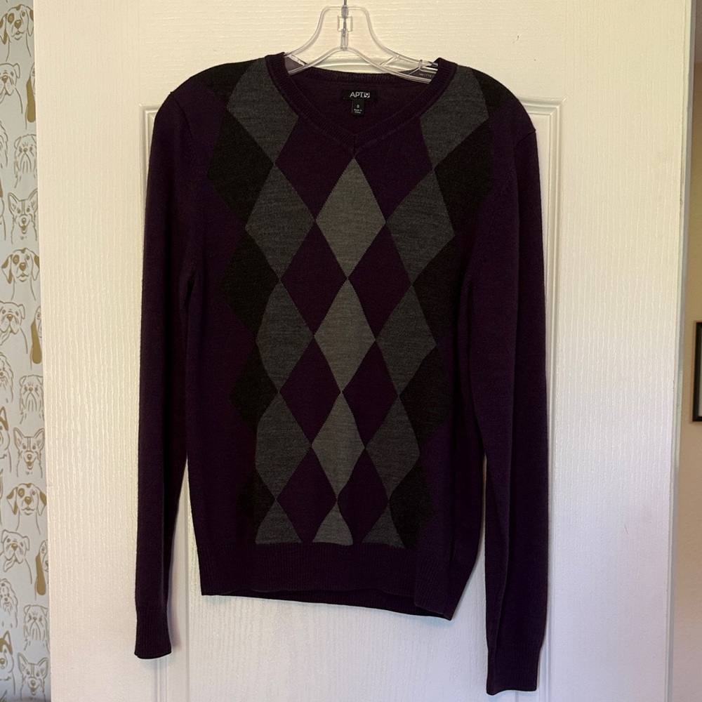 Apt. 9 Men's V-Neck Sweater in Purple and Gray Argyle